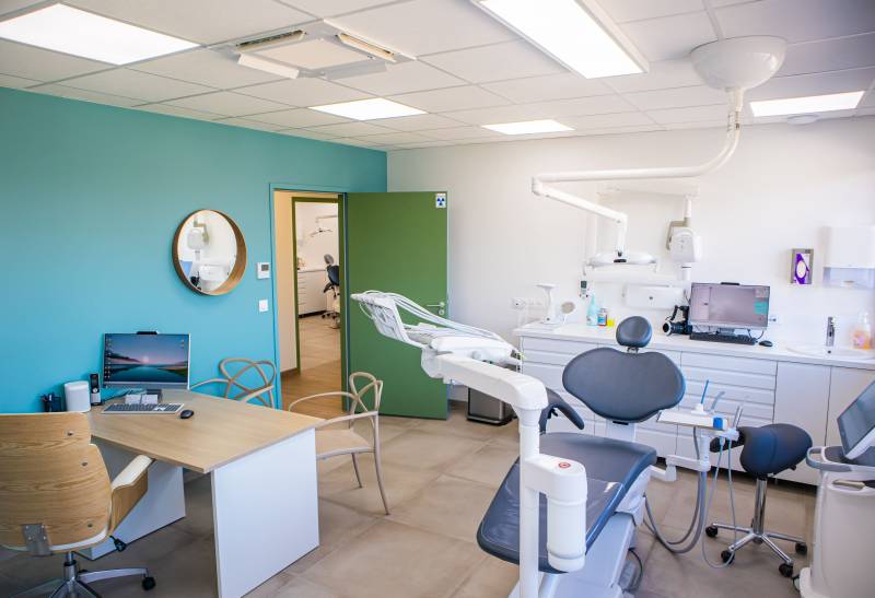 Equipement de salle de soins dentaire, devis de matériels dentaires 