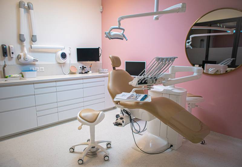 Qui contacter pour créer un cabinet dentaire ?