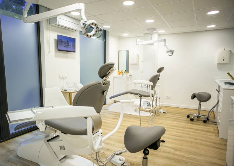 Aménagement d'un cabinet d'orthodontie et installation de matériels dentaires à Montpellier, Hérault (34)
